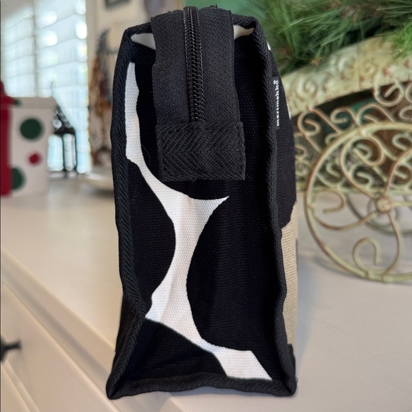 Marimekko Black and White Poppy Unikko Pattern Toiletry Travel Unisex Bag - Picture 8 of 9